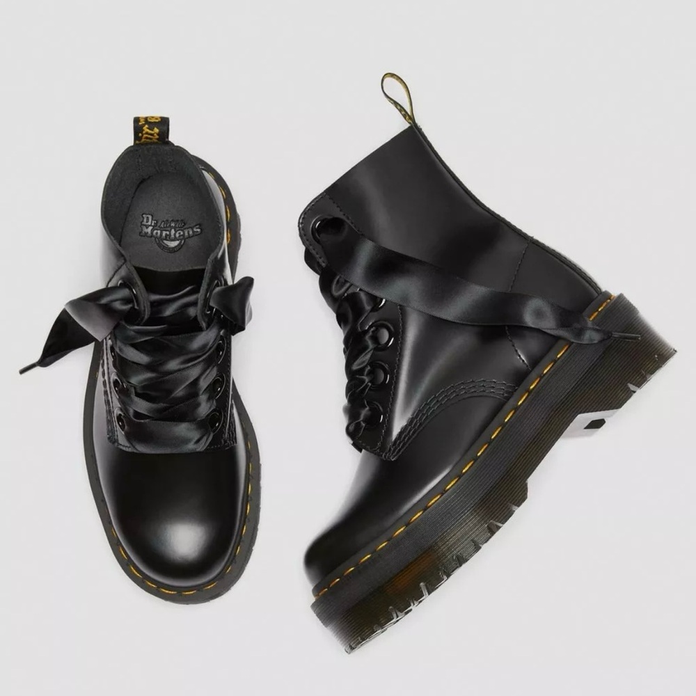 NEW IN BOX Dr.Martens Molly Boots in Black